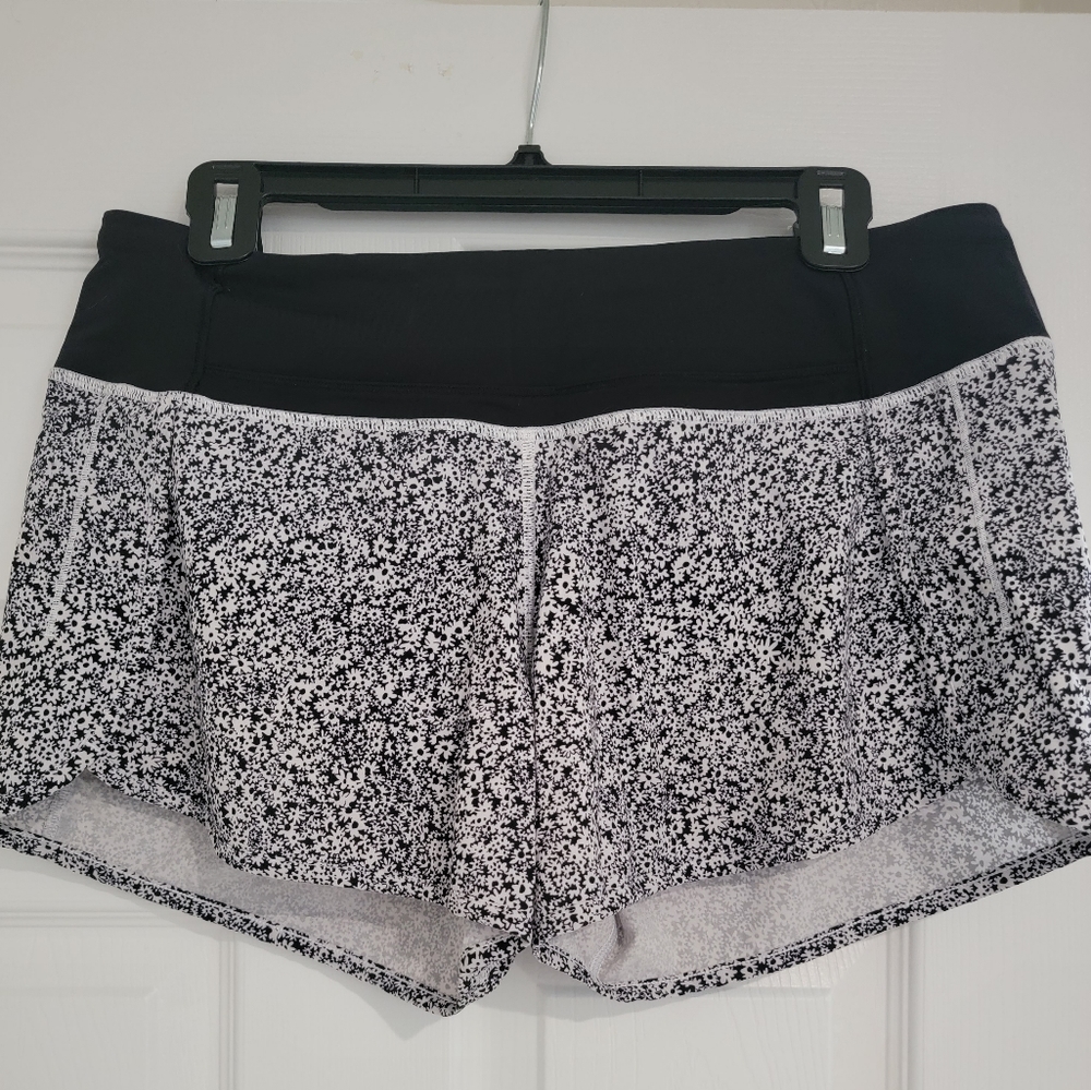 Lululemon Run Times 4” Shorts 4x Stretch  Size 8